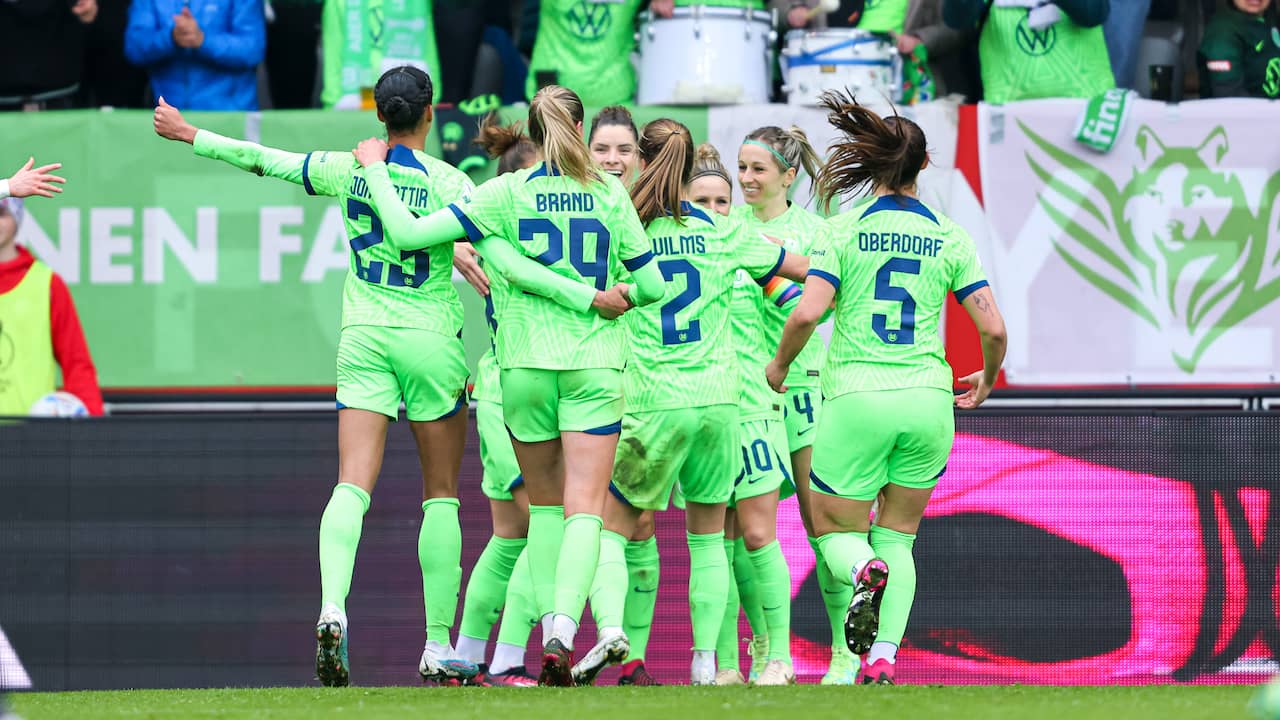 vergaan tweede stel je voor Janssen helpt vrouwen Wolfsburg aan bekerfinale, PSV ten koste van ADO  finalist | Voetbal | NU.nl