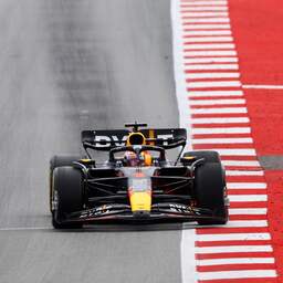 Liveblog | Verstappen leidt riant in GP Spanje, De Vries wint plekken