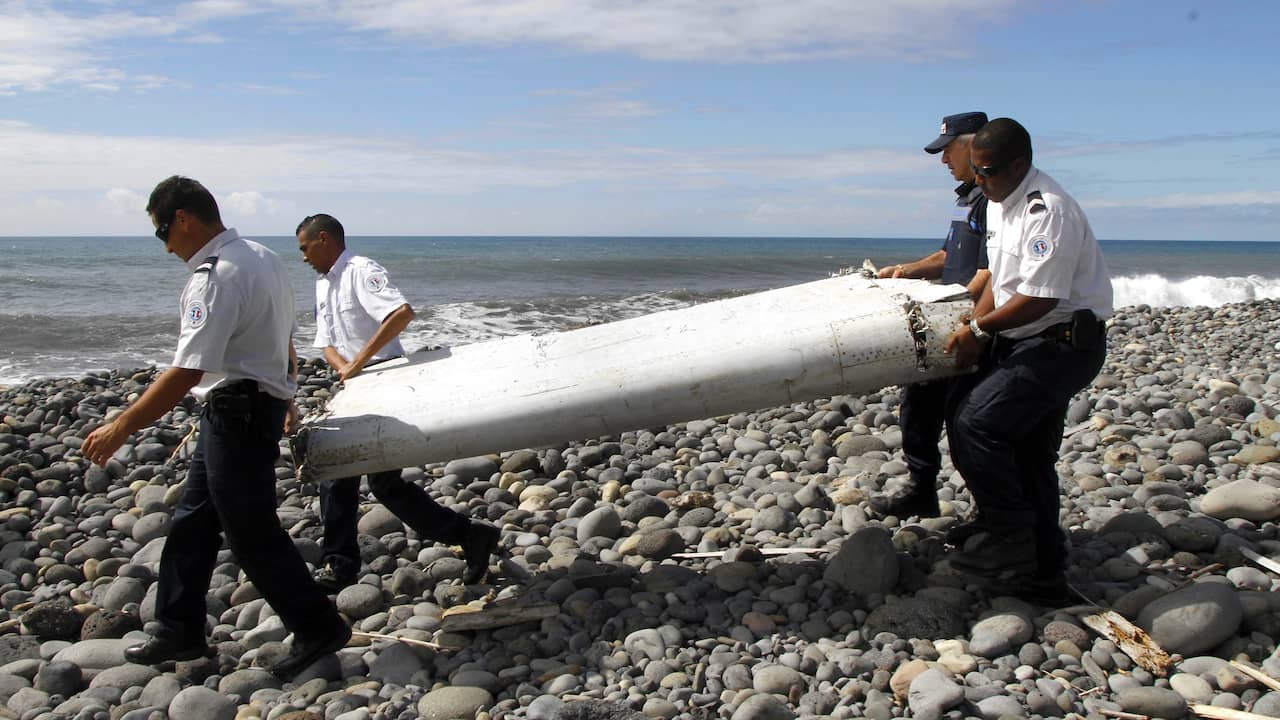 Beeld uit video: Zoektocht MH370 gestaakt: Welke 'stukjes' zijn gevonden?