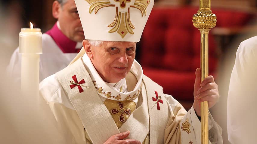 Benedictus XVI was een groot theoloog die worstelde met schandalen