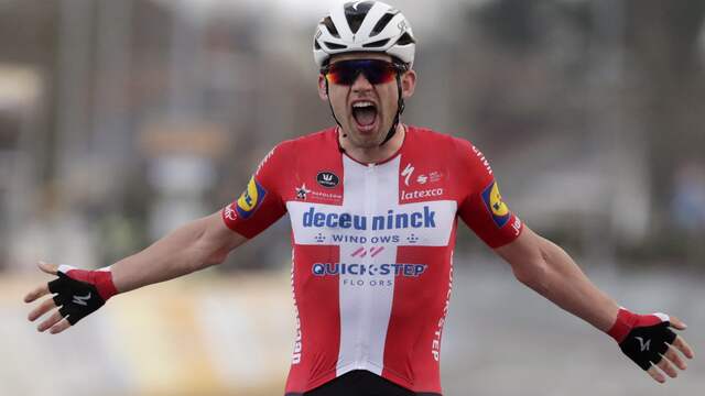 Kasper Asgreen viert zijn overwinning in Harelbeke.