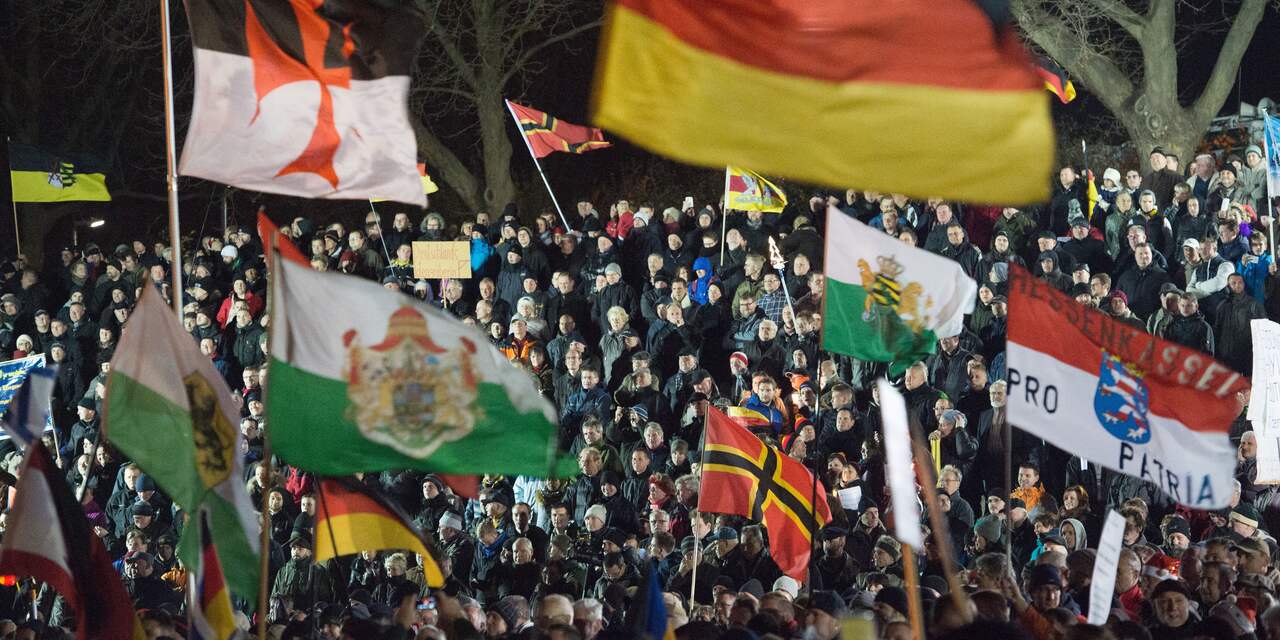 Duizenden demonstreren voor en tegen Pegida in Dresden