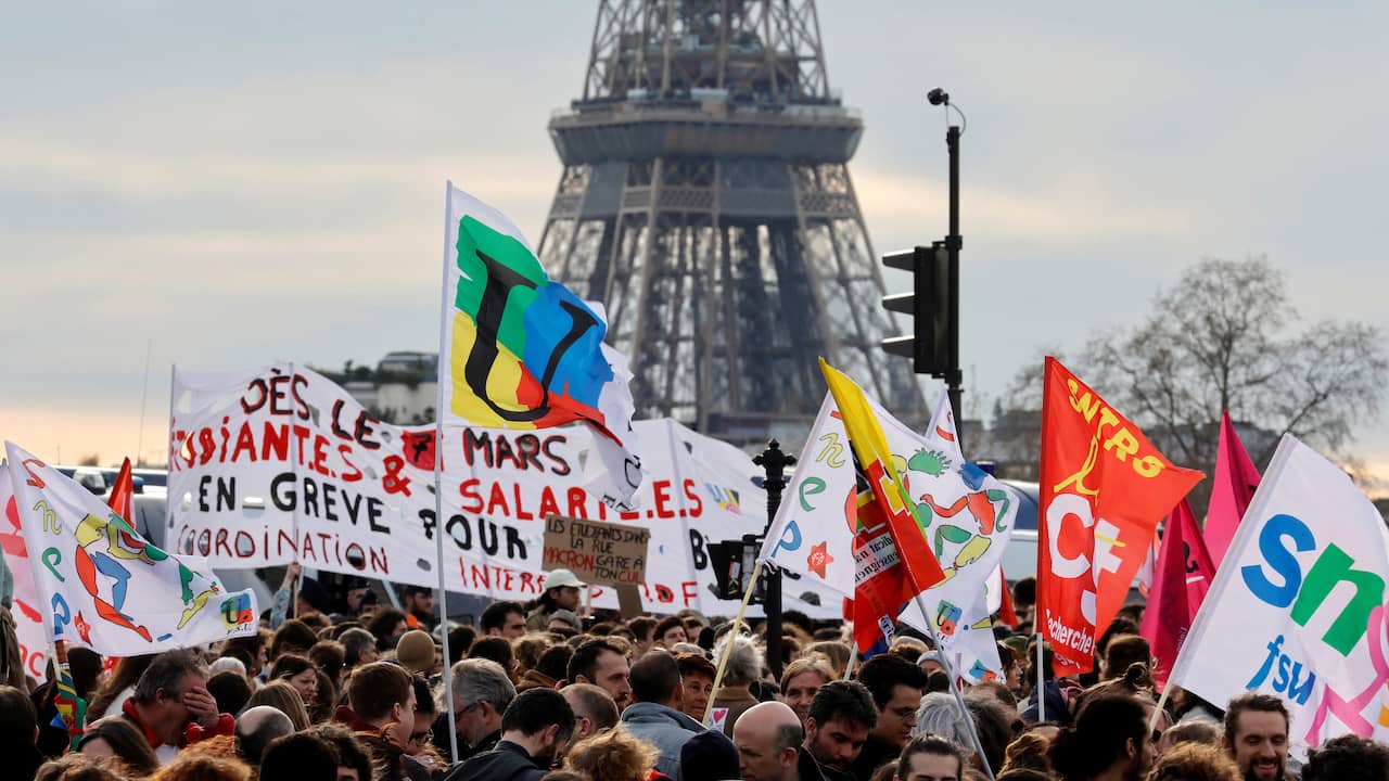 Manifestations et émeutes françaises sur les régimes de retraite : voici ce qui se passe |  À l’étranger