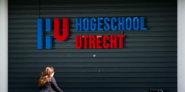 Studenten balen van sobere introweken en gaan uit kratzitten: bierdrinken op het regenboogfietspad