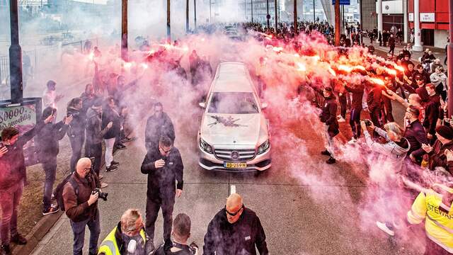 Bij de Eredivisie-wedstrijden van zaterdag en zondag wordt vooraf een minuut stilte gehouden om de Nederlandse voetballegende te eren.