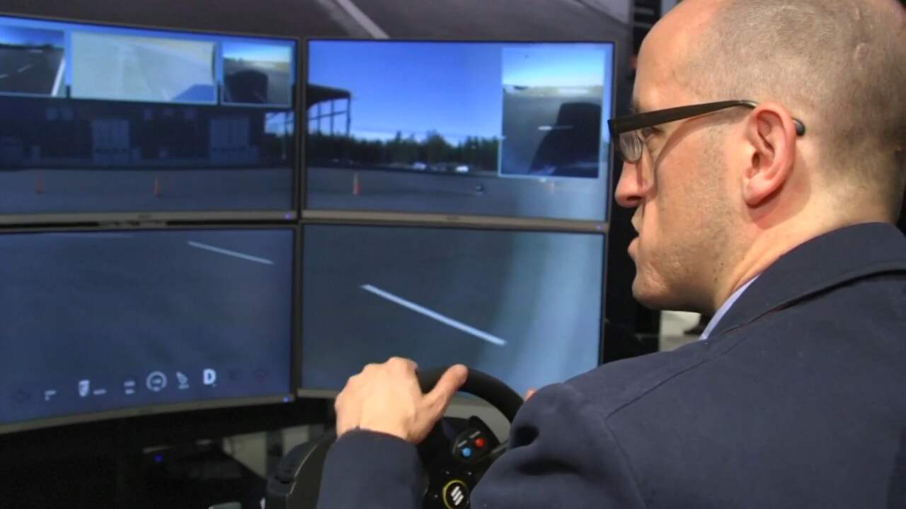 Beeld uit video: Man bestuurt in Barcelona vrachtwagen op afstand via 5G