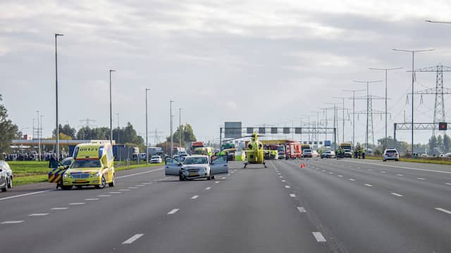 Drie doden bij ongeval op A2 bij Breukelen tussen Utrecht en Amsterdam.