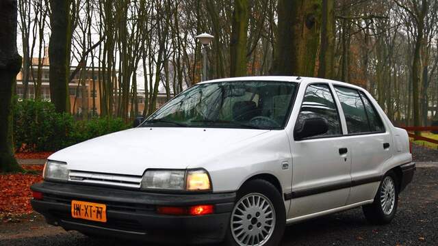 Deze uit de VS geïmporteerde Daihatsu Charade had ook automatische gordels.