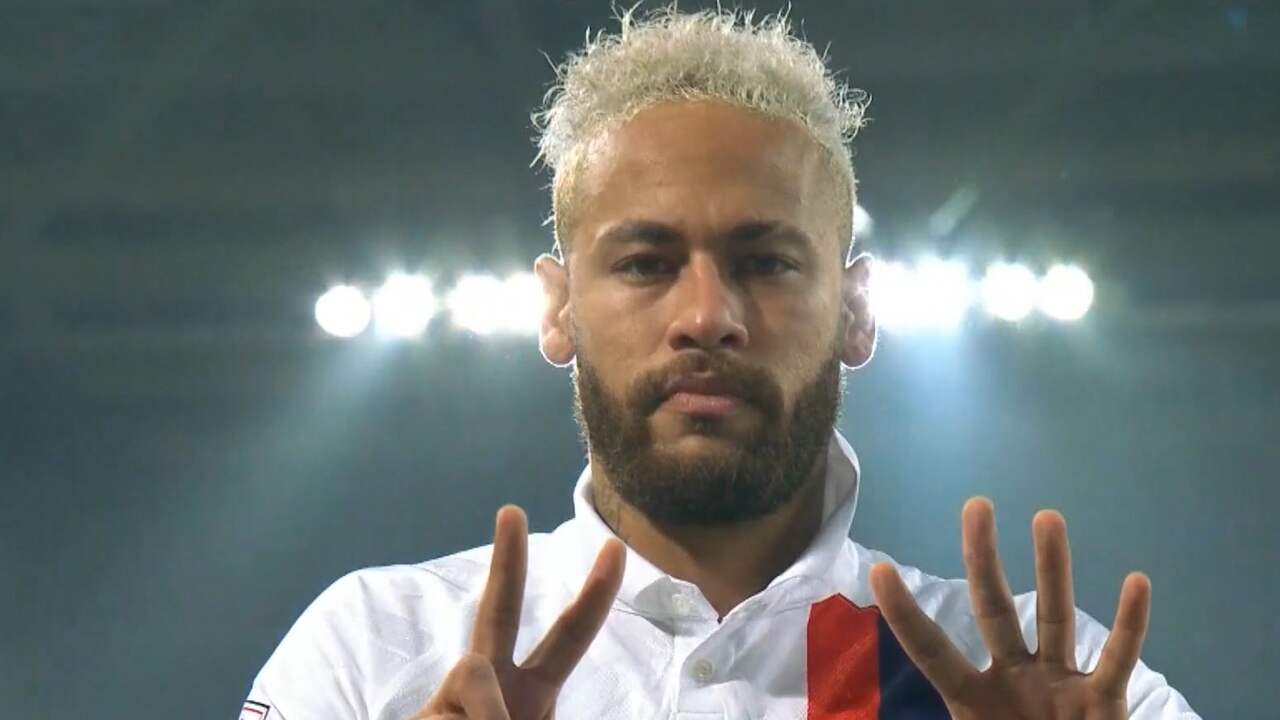 Neymar eert overleden Kobe Bryant na doelpunt voor PSG