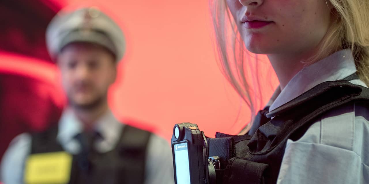 Agenten krijgen nog dit jaar standaard bodycam in uitrusting