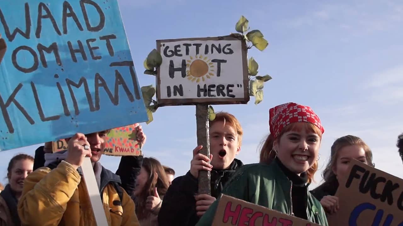 Beeld uit video: 'Klimaatspijbelaars': 'Als ze niet luisteren, spijbelen we opnieuw'