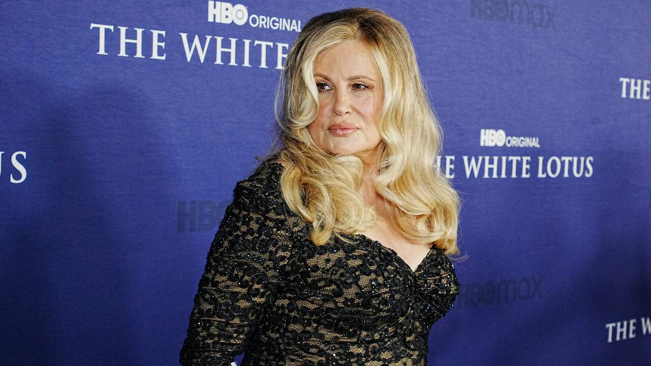 Hoe Ariana Grande de carrière van Jennifer Coolidge nieuw leven inblies Films and Series NU.nl afbeelding