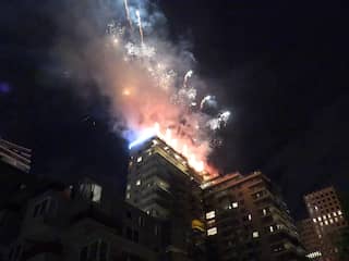 Martin Garrix geeft vuurwerkshow vanaf eigen dakterras in Amsterdam
