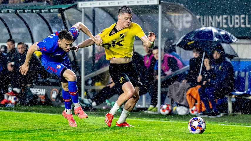 NAC en FC Emmen blijven met gelijkspel volop in de race voor Eredivisie-ticket