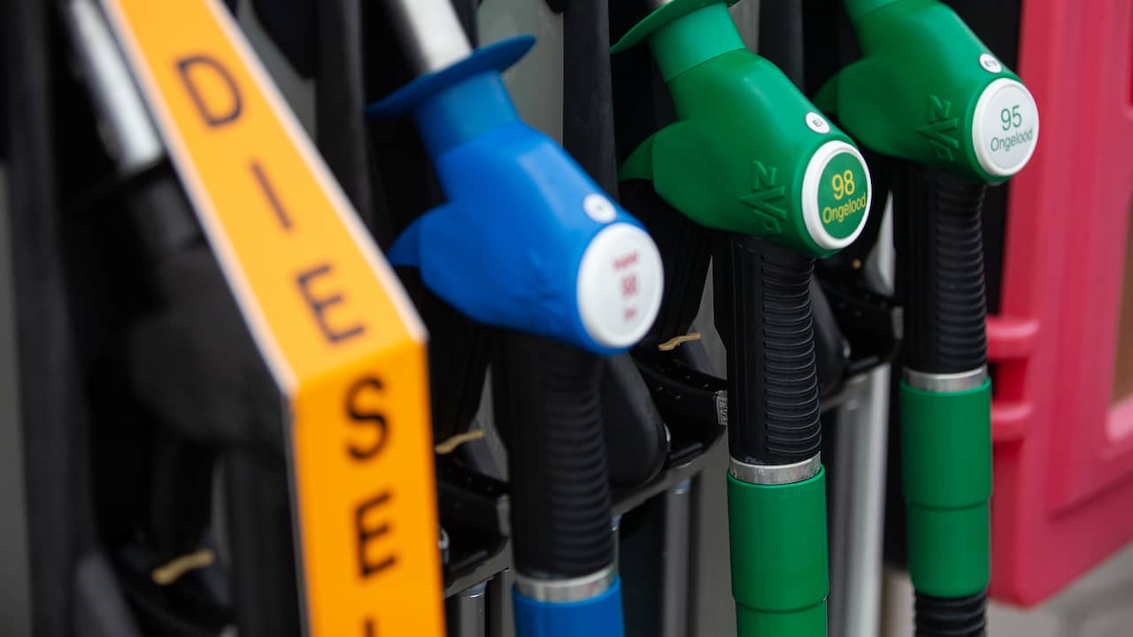 Praten tegen pomp kalf Diesel tikt nieuw record aan, prijs voor liter benzine nadert rap 2 euro |  Economie | NU.nl