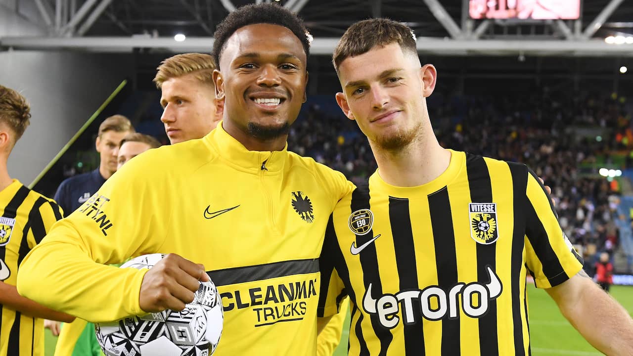 De doelpuntenmakers van Vitesse: Loïs Openda en Thomas Buitink.
