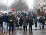 Weer honderden aanhoudingen bij zestiende weekend van protesten in Belarus