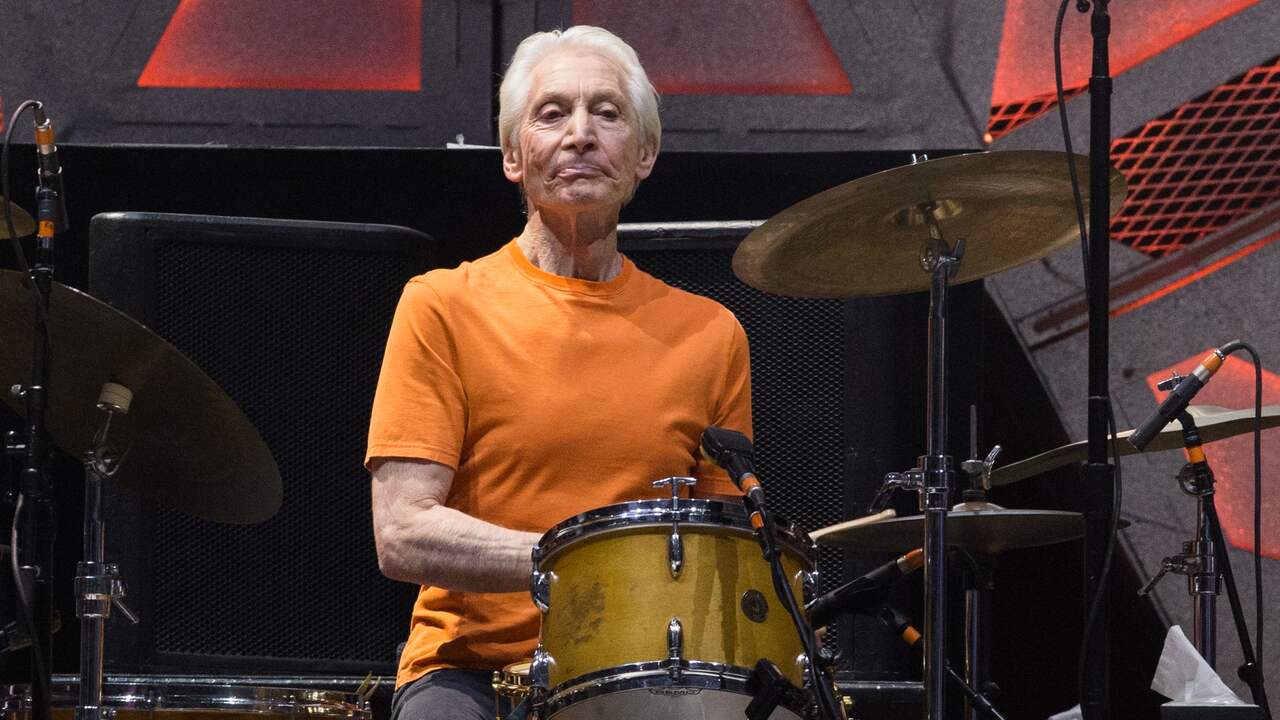 Drummer Charlie Watts, die vanaf het eerste uur bij The Rolling Stones was, overleed in augustus 2021.