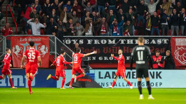 De supporters van FC Twente konden donderdagavond al na een halve minuut juichen.