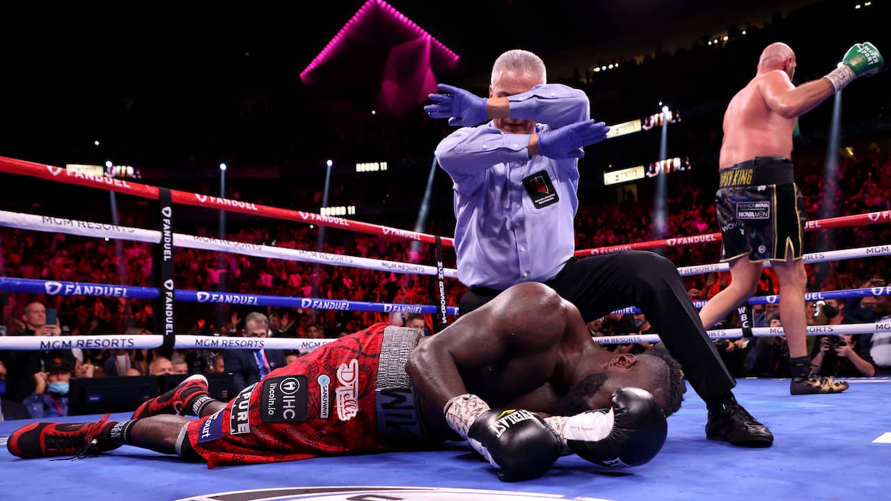 Deontay Wilder ligt knock-out.