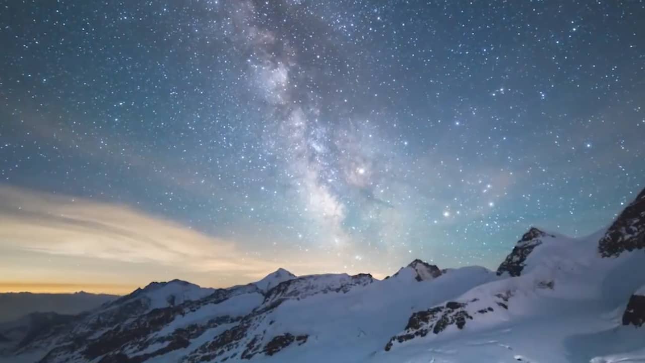 Beeld uit video: Man maakt spectaculaire timelapse van verschillende plekken in Zwitserland