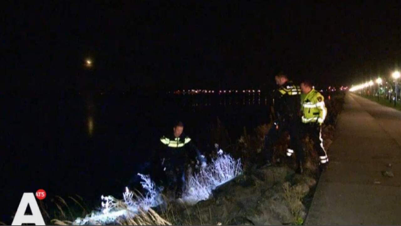 Man uit water gered bij IJburg