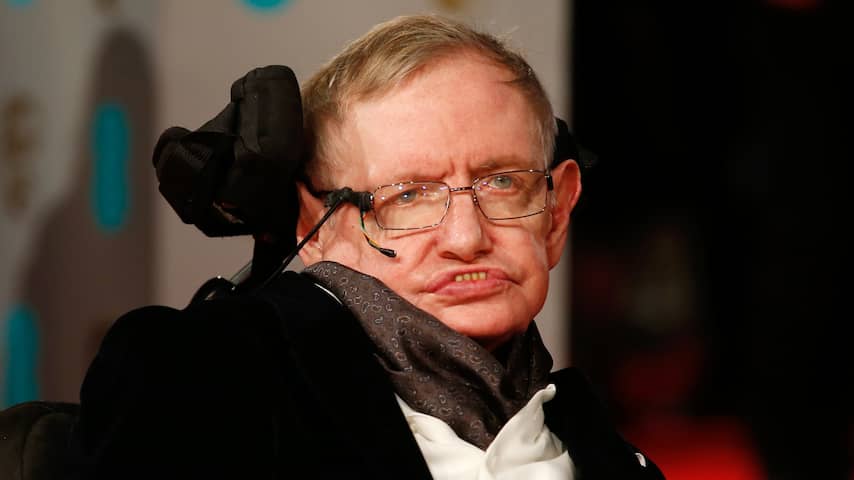 Rolstoel, proefschrift en andere spullen van Stephen Hawking geveild