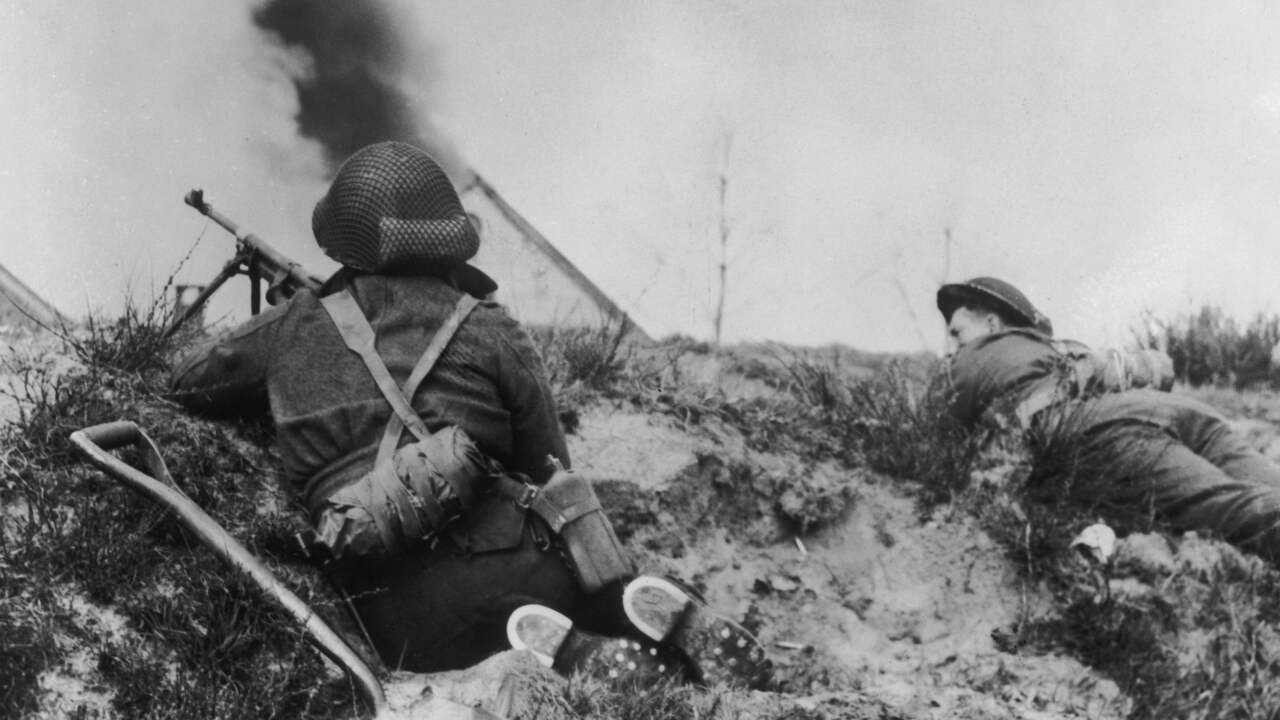Canadese soldaten in actie tijdens de bevrijding van Nederland.