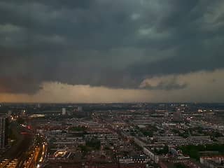 Spectaculair onweersfront trekt over Nederland