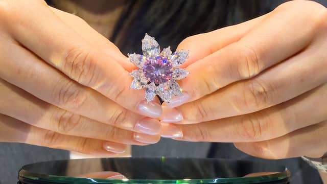 Zeldzame roze diamant van 10 miljoen dollar te koop op New Yorkse veiling