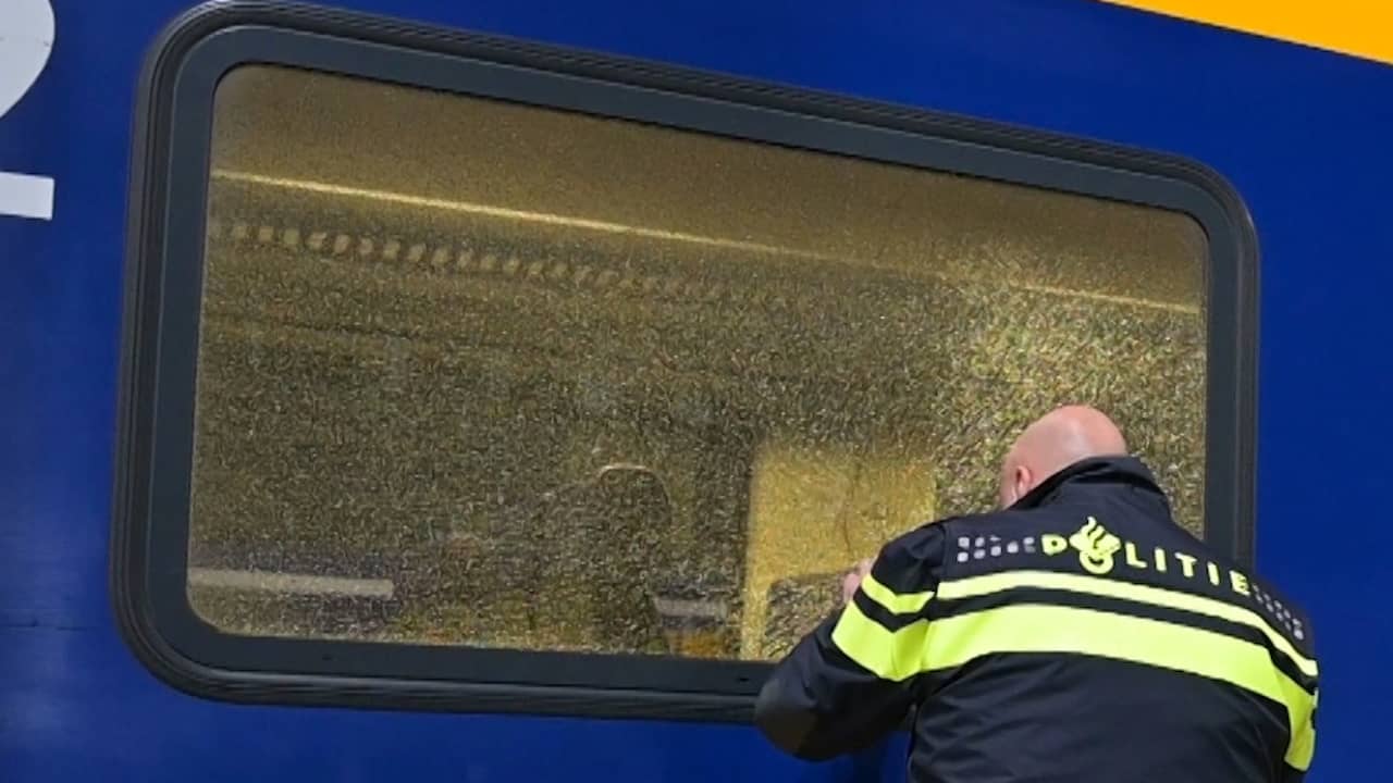 Politie onderzoekt beschoten trein in Breda
