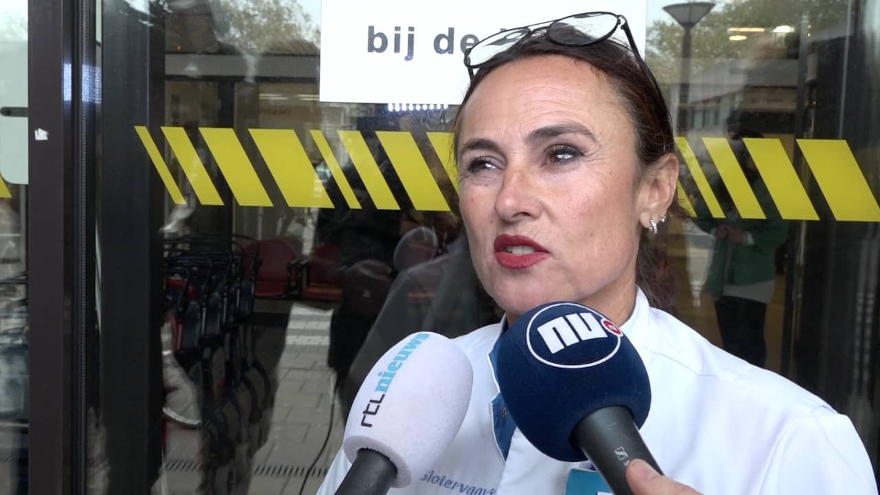 Beeld uit video: Slotervaartziekenhuis failliet: 'Iedereen is z'n baan kwijt'