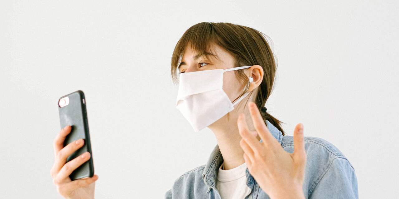 Onfrisse adem in je mondkapje? Dit kun je ertegen doen