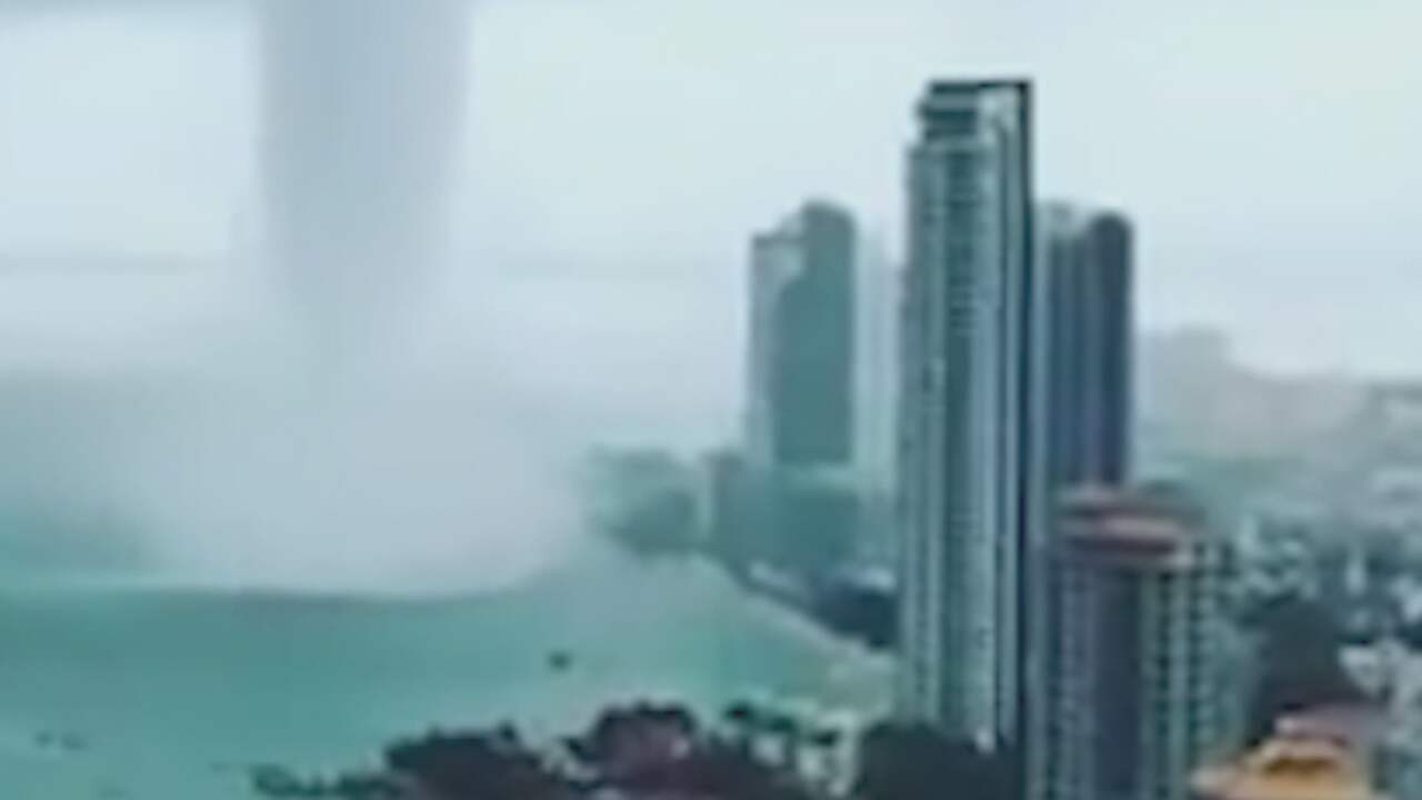 Enorme waterhoos trekt richting kust Maleisië