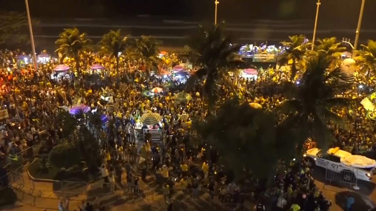 Beeld uit video: Brazilianen vieren massaal winst extreemrechtse president