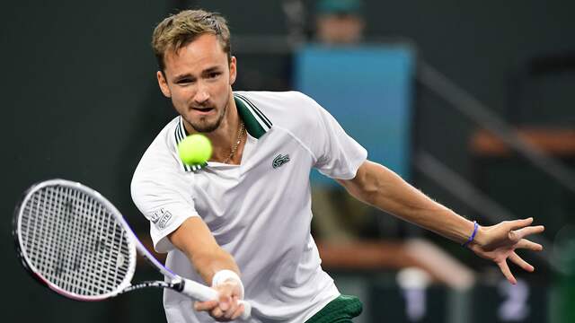 Daniil Medvedev staat voor het eerst in zijn loopbaan in de vierde ronde van Indian Wells.