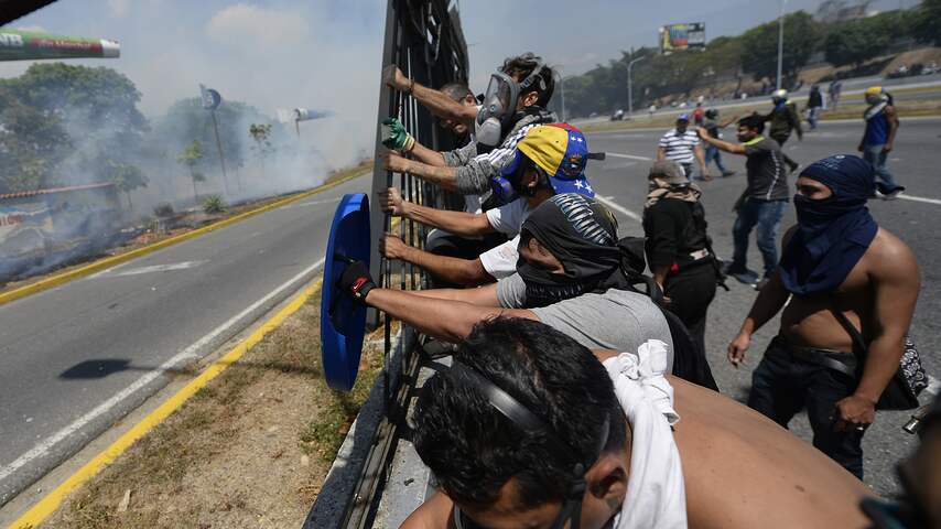 Aanhoudende gevechten in Venezuela na oproep tot opstand van oppositie