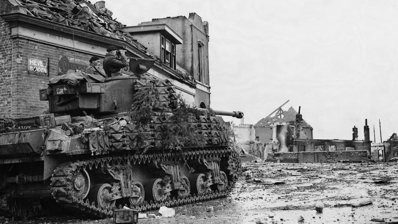 Een Poolse Sherman-tank in Moerdijk.