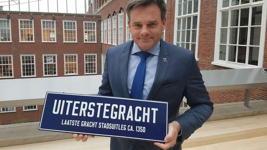 Nieuwe straatnaambordjes Leiden