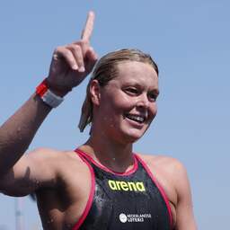 Van Rouwendaal verovert op 10 kilometer haar eerste wereldtitel in open water