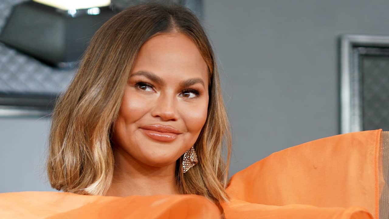 Chrissy Teigen moet worden geopereerd aan endometriose | Achterklap | NU.nl