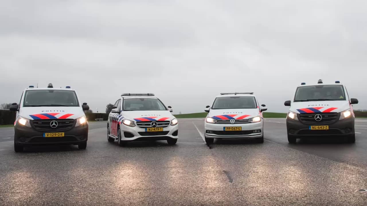 Politie toont nieuwe dienstauto's van Mercedes