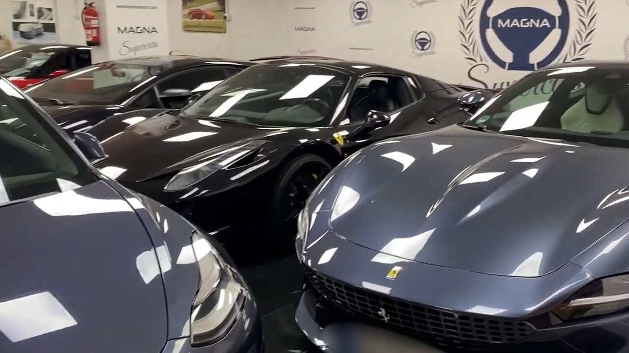 Beeld uit video: Stapels geld en dure bolides gefilmd tijdens invallen door Europol