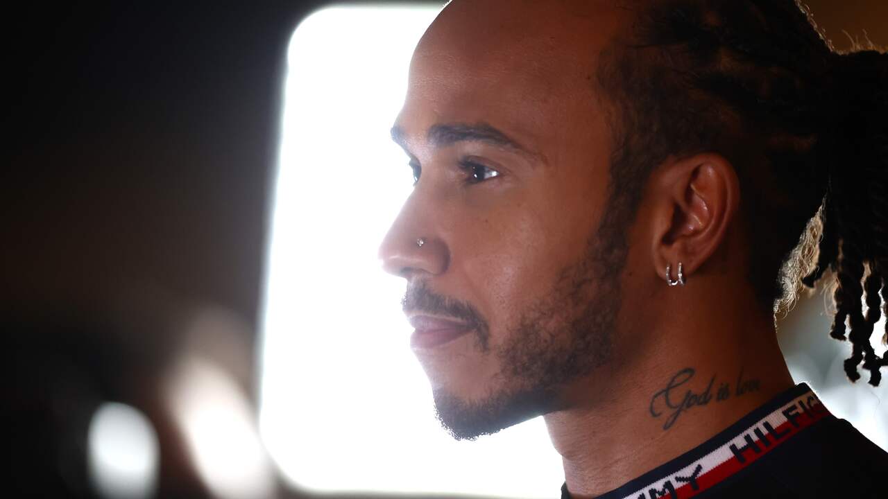 Lewis Hamilton op de mediadag in Abu Dhabi