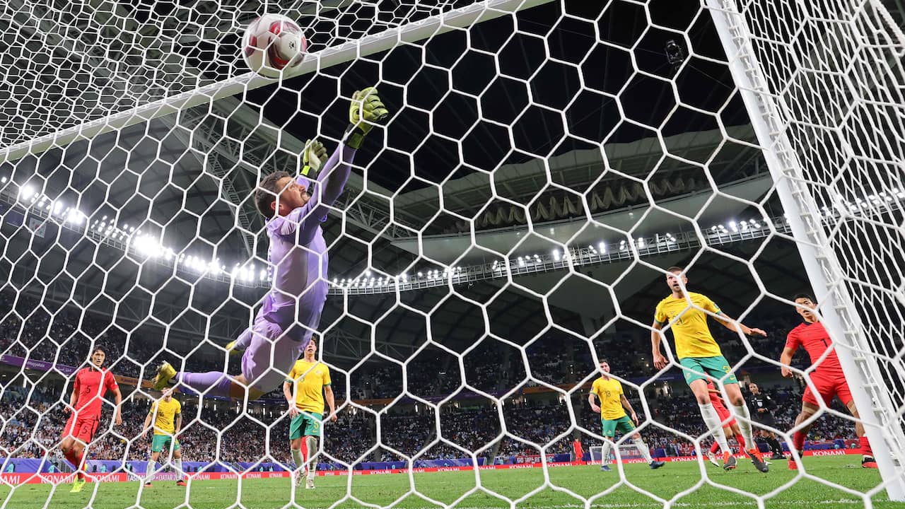 Arizona regains goalkeeper Ryan after Australia's elimination from the Asian Cup |  soccer