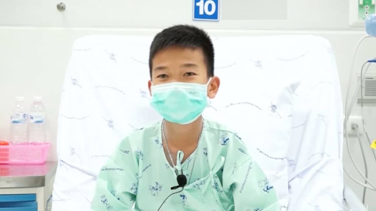 Beeld uit video: Thaise voetballers bedanken hulpteam vanuit ziekenhuis