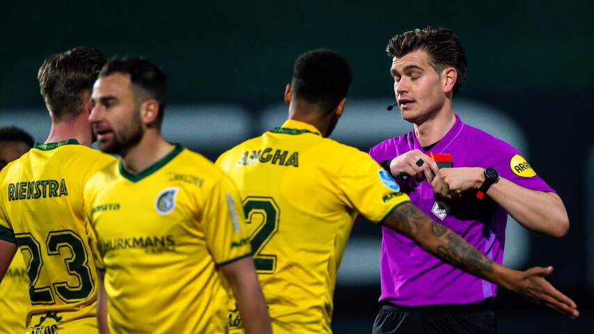 Fortuna-speler Janssen hekelt arbiter Kooij: 'Deze jongen kan niet fluiten'