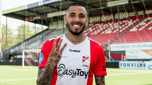 Sergio Peña maakte een hattrick voor FC Emmen.
