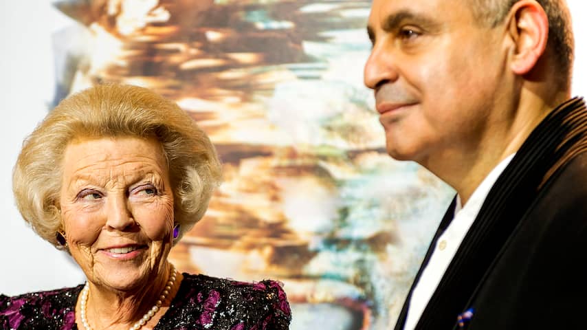 Prinses Beatrix op afscheidsfeest operadirecteur Pierre Audi