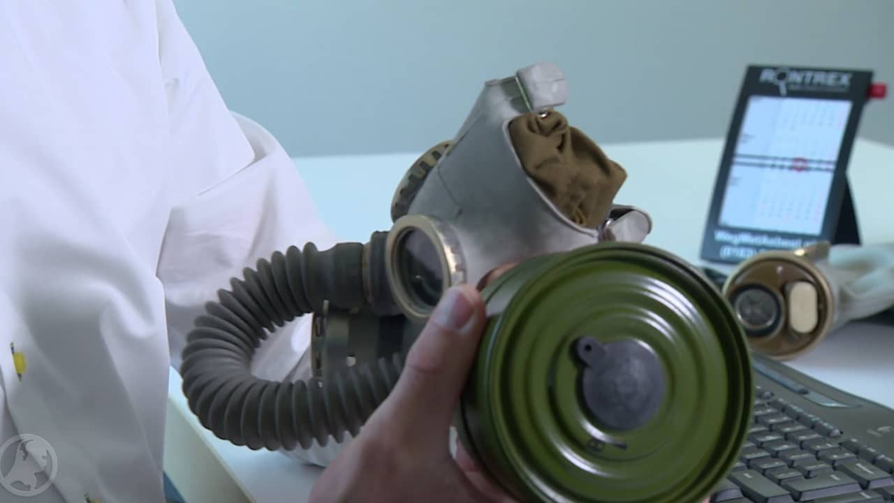 Beeld uit video: Gasmaskers hebben filter met asbest